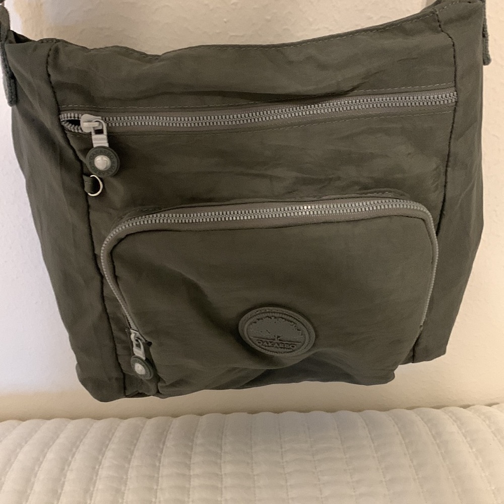 Oakarbo Gray Nylon Crossbody